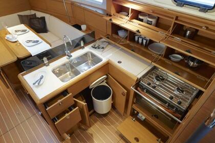 Location Voilier JEANNEAU SUN ODYSSEY 379 Toulon