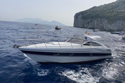Hire Motorboat Pershing 37 Capri