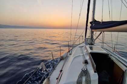 Charter Sailboat Beneteau Oceanis 281 Málaga