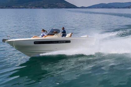 Rental Motorboat Invictus CX 240 Sari-Solenzara