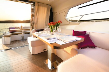 Rental Motorboat Azimut Azimut Capri