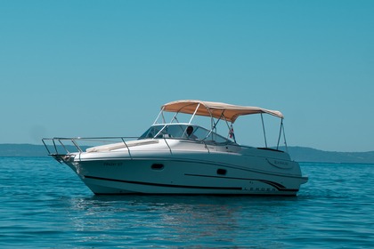 Hire Motorboat Jeanneau Leader 805 Split