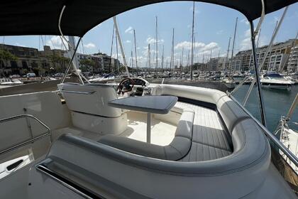 Hire Motorboat Princess Flybridge 40 Ta' Xbiex