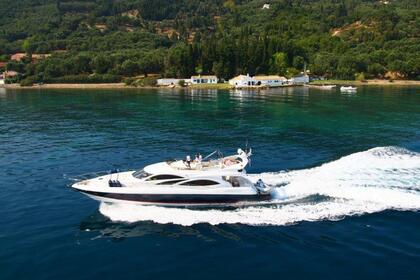 Noleggio Yacht a motore Sunseeker Manhattan 74 2001 Glifada