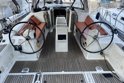 Hire Sailboat BENETEAU Oceanis 38 Santa Teresa Gallura