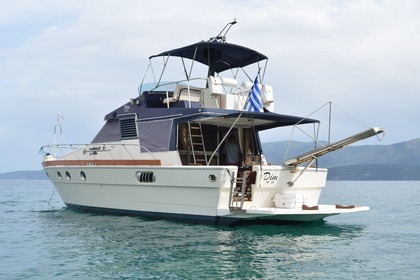 Rental Motorboat Posillipo Martinica 42TS Isthmia