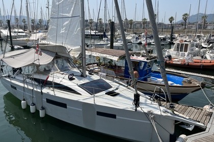 Rental Sailboat Fora Marine RM 10.70 La Rochelle