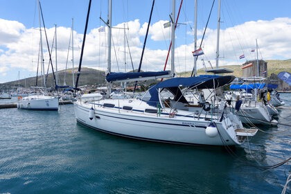 Hire Sailboat Bavaria 34 Cruiser Trogir