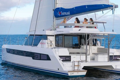 Hire Catamaran  Sunsail 424/4/4 Marina