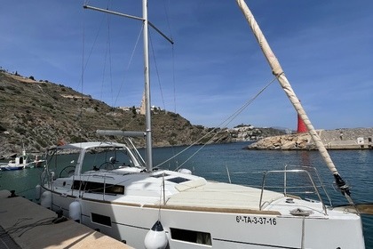 Charter Sailboat Beneteau Oceanis 38 Málaga