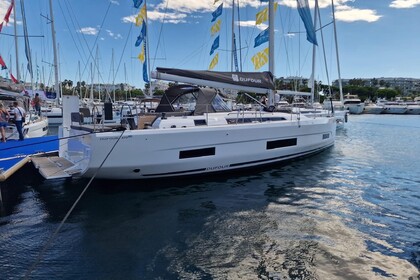 Hire Sailboat  Dufour 470 Grimaud