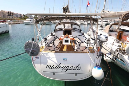 Hire Sailboat Bavaria Yachtbau Bavaria Cruiser 41 Style Murter