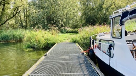 Biesbosch Houseboat Fientje X alt tag text