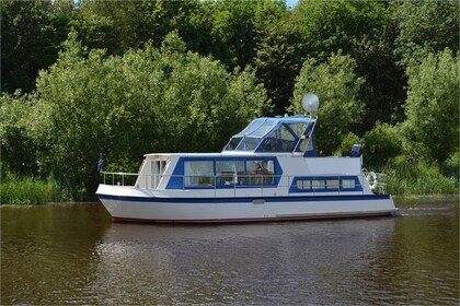 Hire Houseboat De Drait Safari Houseboat 10.50 Drachten