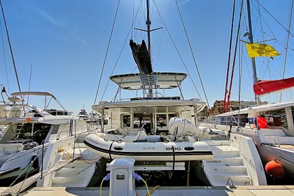 Verhuur Catamaran Lagoon 52F Cogolin
