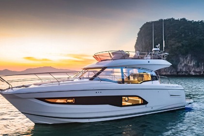 Charter Motorboat JEANNEAU PRESTIGE 420 Ajaccio