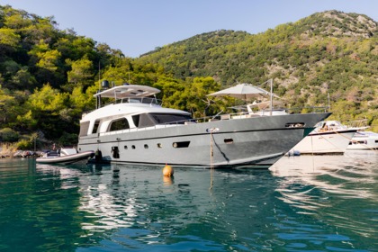Czarter Jacht luksusowy Luxury motor yacht with a capacity of 8 people 2014 Bodrum