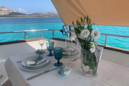 Location Bateau à moteur AZIMUT 43 Stintino