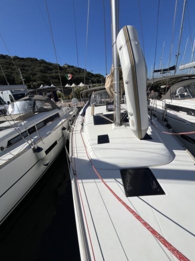 Portisco Sailboat DUFOUR 412 GL alt tag text