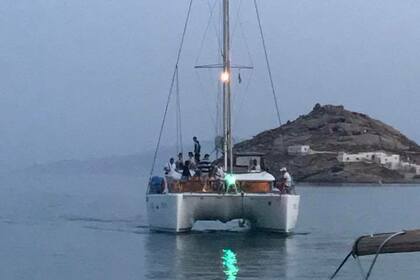 Charter Catamaran LAGOON 400 Mykonos