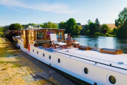 Charter Motor yacht Péniche River Cruiser Auxerre