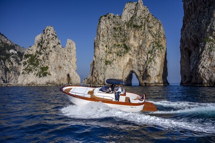 Verhuur Motorboot Gozzo Mimi Libeccio 9.5WA Capri