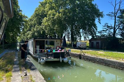 Rental Houseboats Bateaux pour la Planete standard 3 cabines France