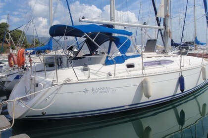 Charter Sailboat JEANNEAU 32.2 Bandol