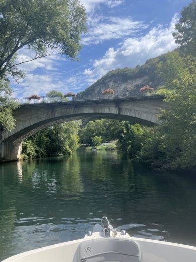 Aix-les-Bains Motorboat BAYLINER VR5 alt tag text