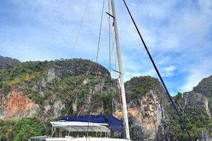 Charter Catamaran Lagoon Lagoon 500/540 Phuket