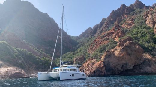 Antibes Catamaran LAGOON LAGOON 420 alt tag text