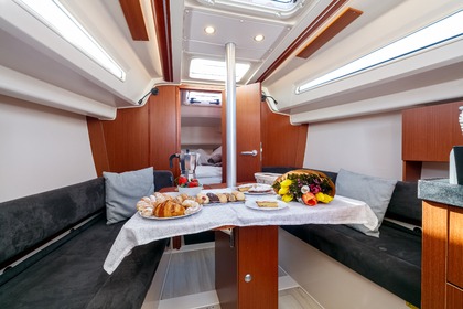 Hire Sailboat Hanse Hanse 315 Vigo