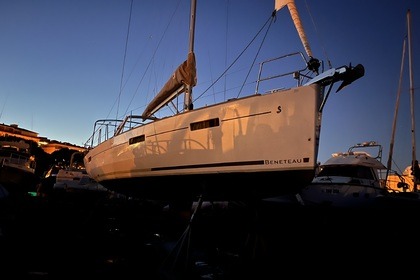 Charter Sailboat Beneteau Oceanis 41 Calvi