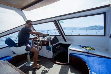 Hire Motorboat RAFFAELLI 10.5 Aeolian Islands