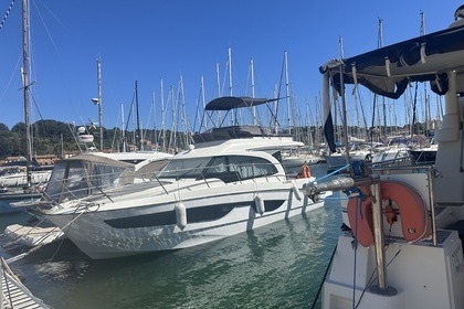 Rental Motorboat Beneteau ANTARES 11 FLY Toulon