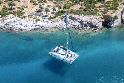 Rental Catamaran Fountaine Pajot Lavezzi 40 Halkidiki