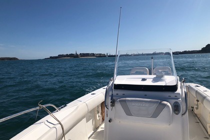 Location Bateau à moteur Boston Whaler Outrage 220 Dinard