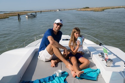 Rental Motorboat Houseboat Poseidon 45 Casale sul Sile