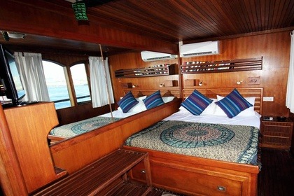 Rental Gulet Dhoni 4 pax Malé