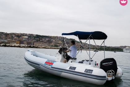 Alquiler Neumática D'Oriano marine Rib tipe F600 Nápoles