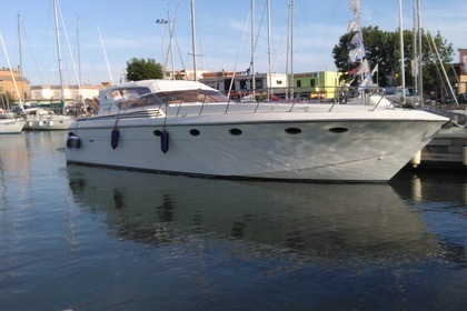 Noleggio Yacht a motore Rizzardi Cr 50 - goditi una vacanza in barca Lido di Ostia