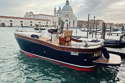 Charter Motorboat Patrone Moreno Open Venice