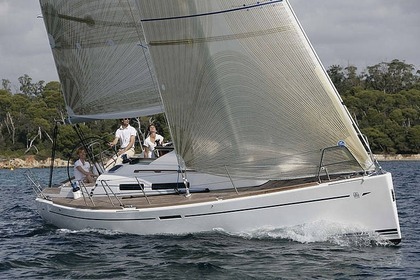 Hire Sailboat DUFOUR 34 Perf Larmor-Plage