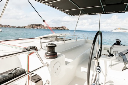 Verhuur Catamaran LAGOON 450 Flybridge H Golfo Aranci