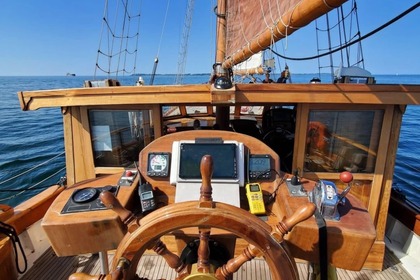 Charter Sailboat  Caïque Saint-Tropez