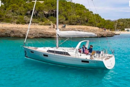 Charter Sailboat BENETEAU Oceanis La Paz