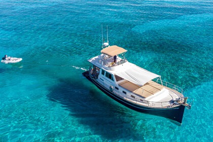 Hire Motorboat  Menorquin 160 (XV) Nassau