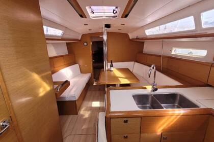 Hyra båt Segelbåt Jeanneau Sun Odyssey 379 Saint-Quay-Portrieux