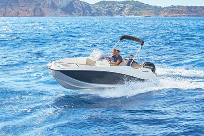 Hire Motorboat Quicksilver Q590 Astreo (6p/115hp) Ca'n Pastilla