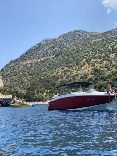 Hvar Motorboat Mazury 40 hp free petrol alt tag text